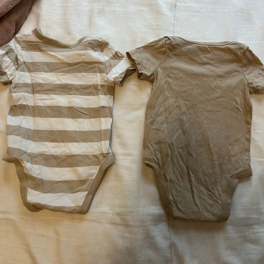 2 Baby Gap Short-Sleeve Stripes Neutral Tan Bodysuit Onesie